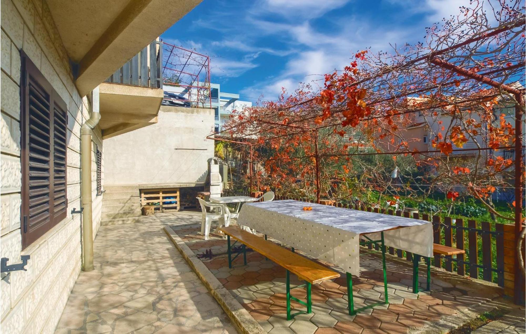 Lovely Apartment In Podstrana With Kitchen Exterior photo