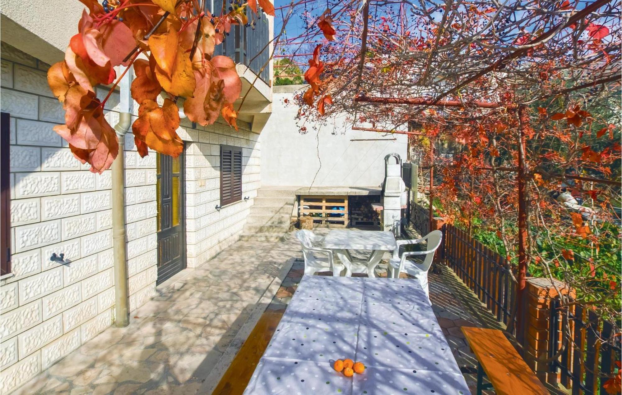 Lovely Apartment In Podstrana With Kitchen Exterior photo